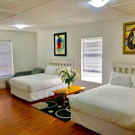 Mbalentle Guesthouse Bishop Lavis エクステリア 写真