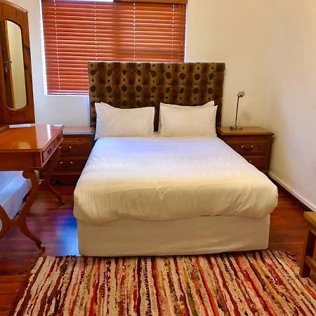 Mbalentle Guesthouse Bishop Lavis エクステリア 写真