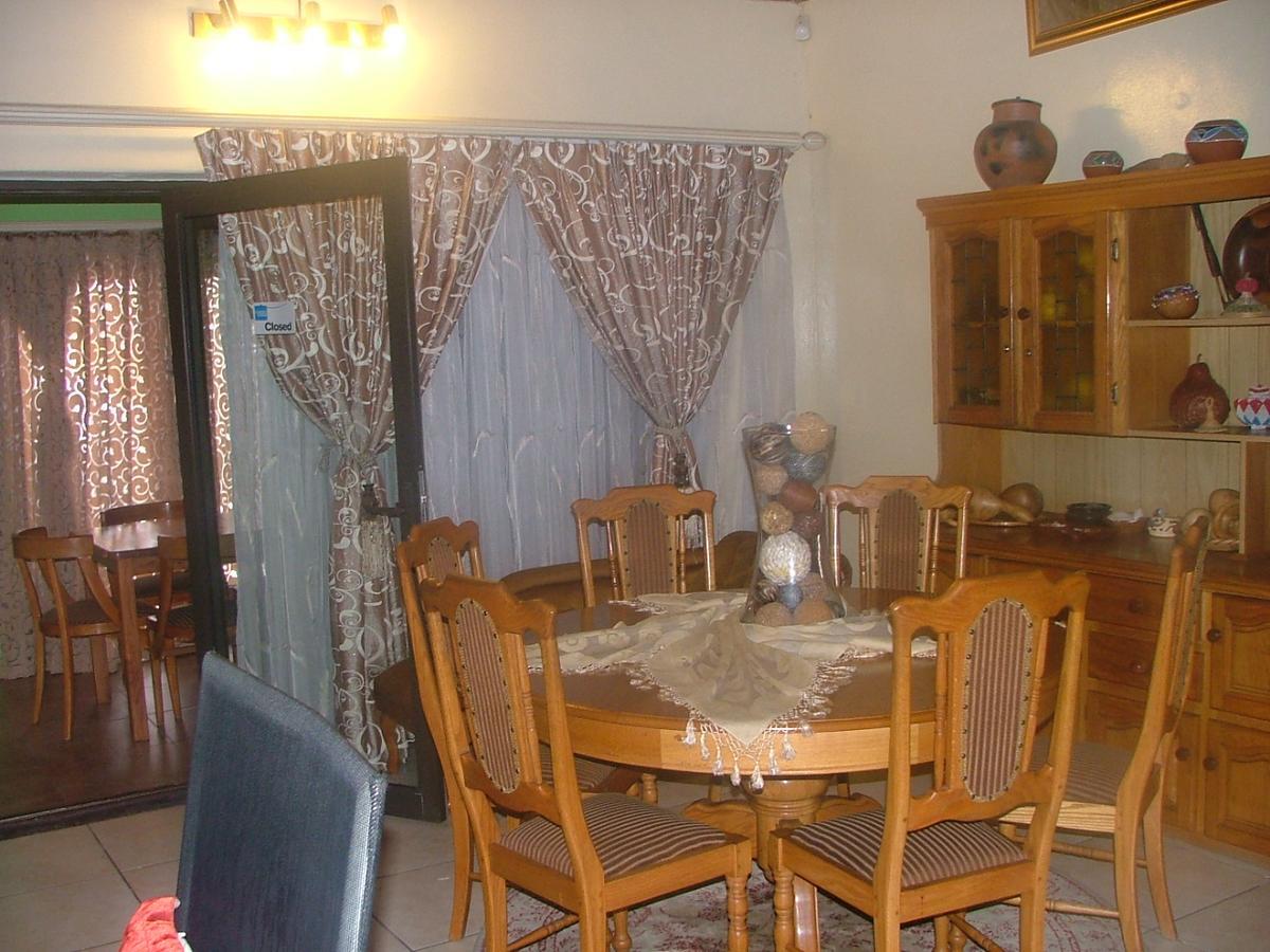 Mbalentle Guesthouse Bishop Lavis エクステリア 写真