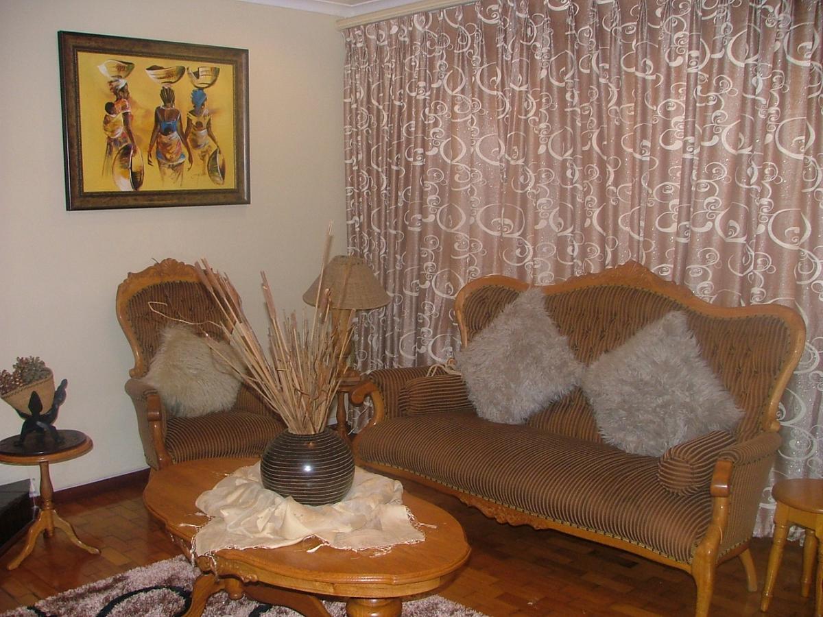 Mbalentle Guesthouse Bishop Lavis エクステリア 写真