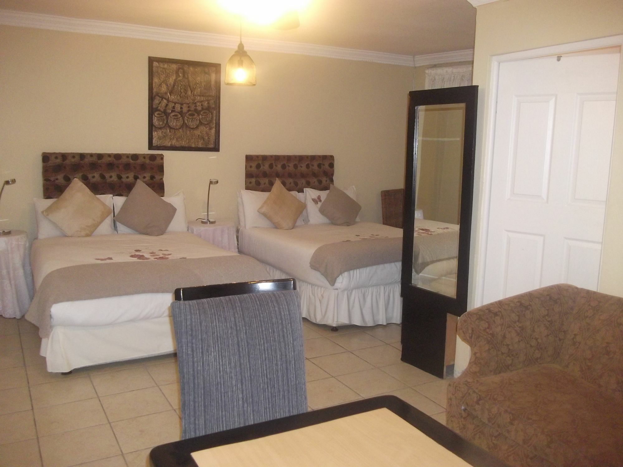 Mbalentle Guesthouse Bishop Lavis エクステリア 写真